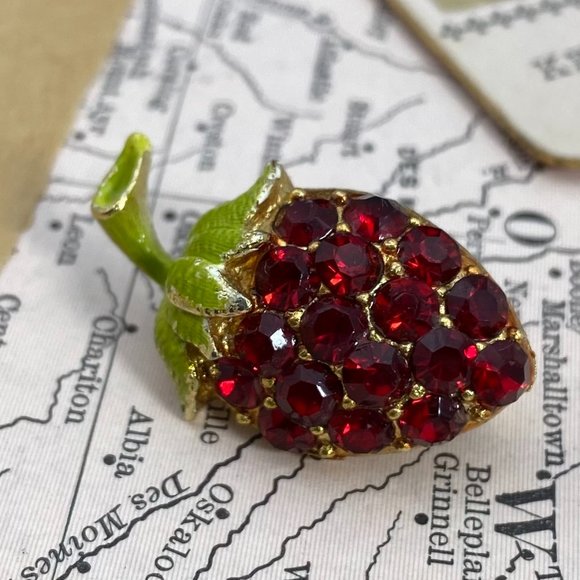 Vintage Jewelry - Vintage Rhinestone & Enamel Strawberry Brooch